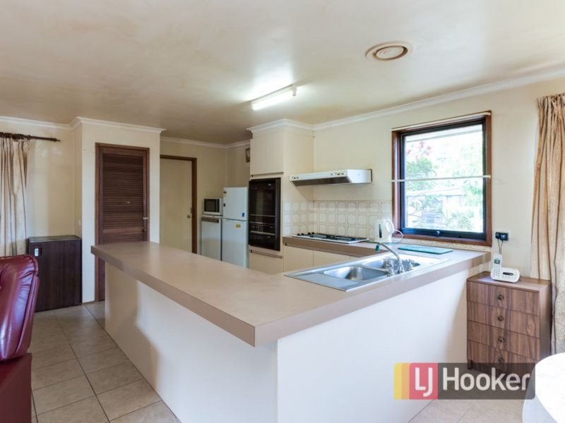 Photo - 22 Kerrison Drive, Hampton Park VIC 3976 - Image 6