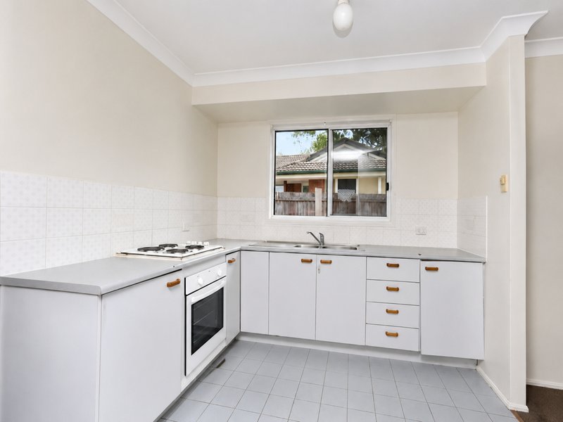 Photo - 22 Kevin Court, Loganlea QLD 4131 - Image 3