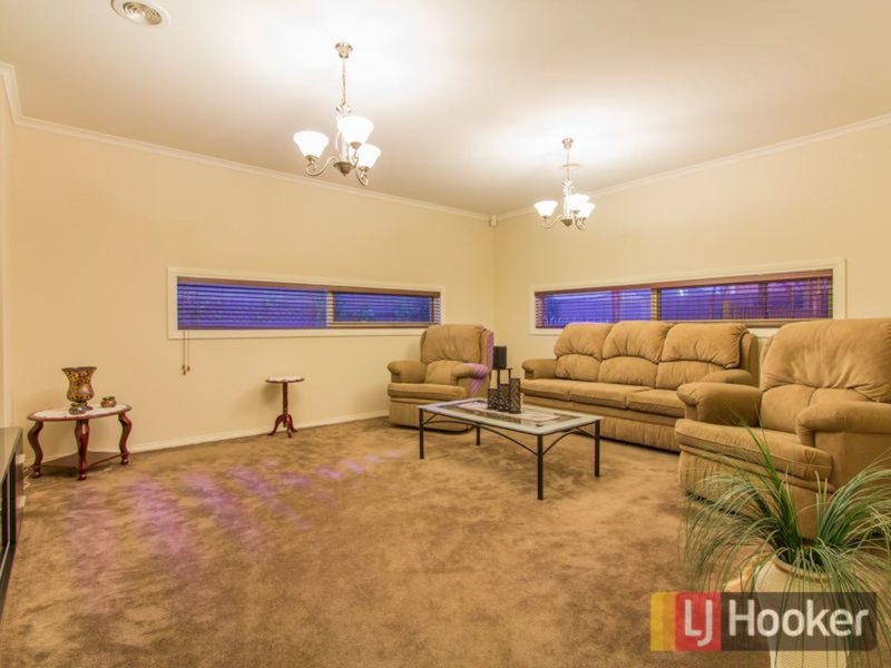 Photo - 22 Kingdom Drive, Cranbourne VIC 3977 - Image 4