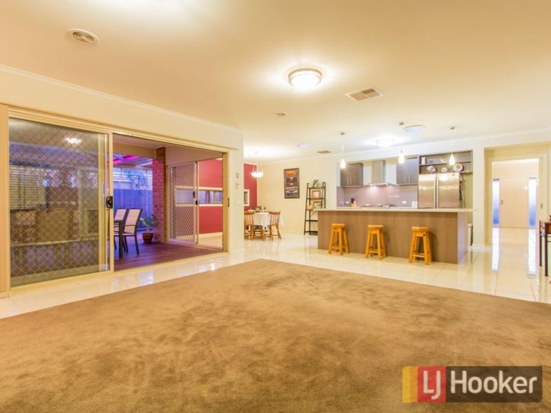 Photo - 22 Kingdom Drive, Cranbourne VIC 3977 - Image 5