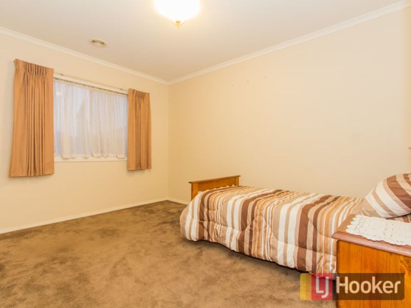 Photo - 22 Kingdom Drive, Cranbourne VIC 3977 - Image 6