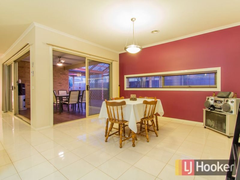 Photo - 22 Kingdom Drive, Cranbourne VIC 3977 - Image 11