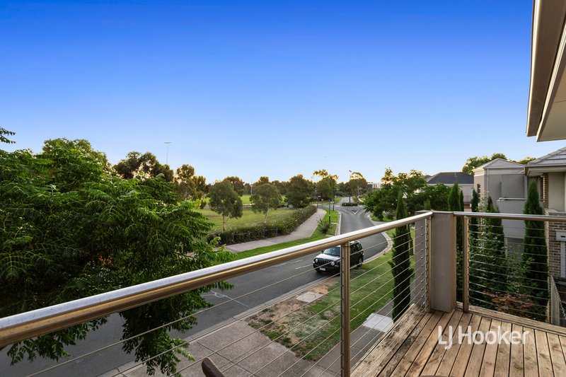 Photo - 22 Kingsley Avenue, Point Cook VIC 3030 - Image 11