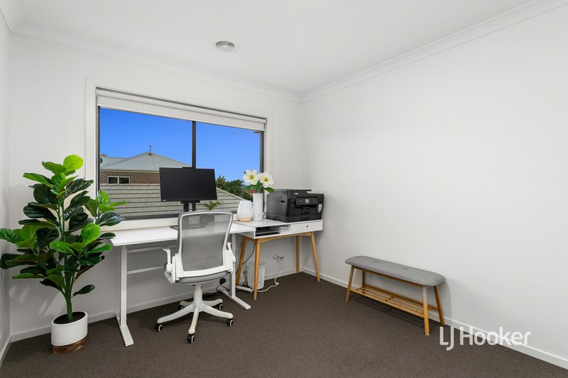 Photo - 22 Kingsley Avenue, Point Cook VIC 3030 - Image 13