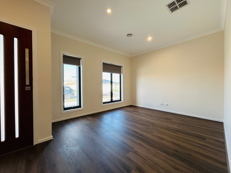 Photo - 22 Kinross Street, Beveridge VIC 3753 - Image 3