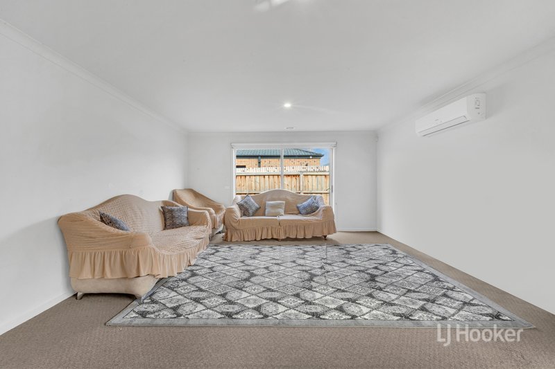 Photo - 22 Kittyhawk Road, Point Cook VIC 3030 - Image 3