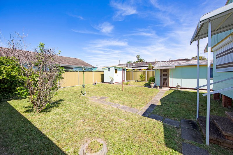 Photo - 22 Koorana Avenue, Gorokan NSW 2263 - Image 4