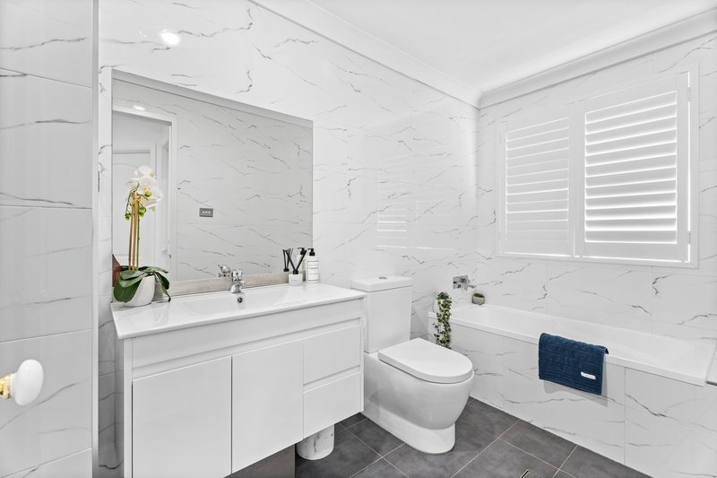 Photo - 22 Kukundi Drive, Glenmore Park NSW 2745 - Image 16