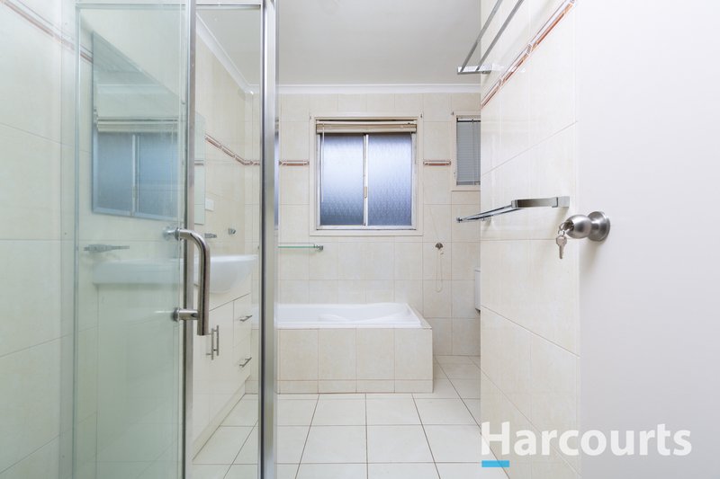 Photo - 22 Lachlan Drive, Endeavour Hills VIC 3802 - Image 11