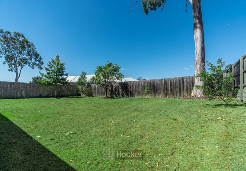 Photo - 22 Lachlan Lane, Hillcrest QLD 4118 - Image 11