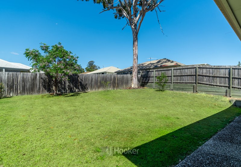 Photo - 22 Lachlan Lane, Hillcrest QLD 4118 - Image 12