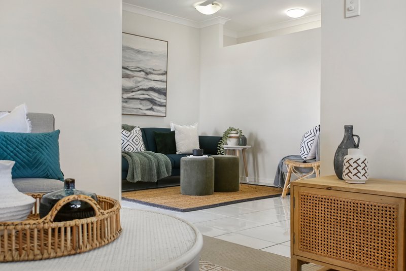 Photo - 22 Lady Musgrave Circuit, Burdell QLD 4818 - Image 4