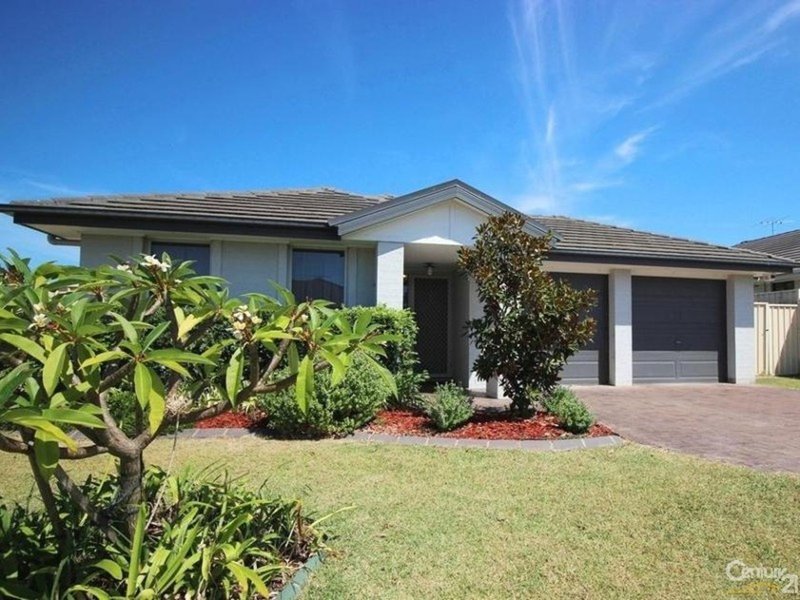 22 Lakeaire Circuit, Cameron Park NSW 2285