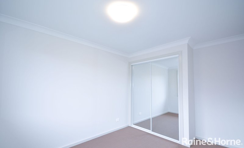 Photo - 22 Lakeside Circuit, Cessnock NSW 2325 - Image 3
