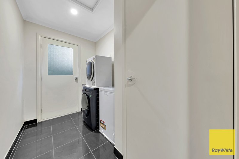 Photo - 22 Lamington Drive, Tarneit VIC 3029 - Image 10