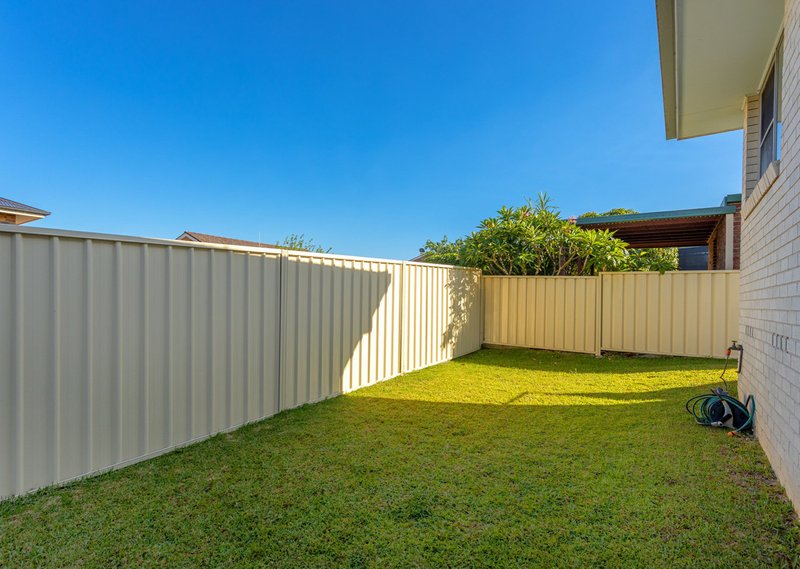 Photo - 2/2 Laurina Close, Old Bar NSW 2430 - Image 14