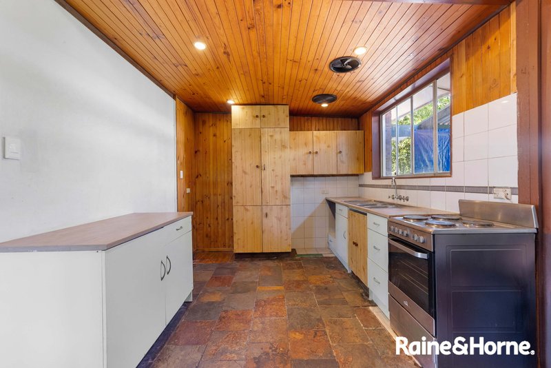 Photo - 22 Lawn Avenue, Bradbury NSW 2560 - Image 3