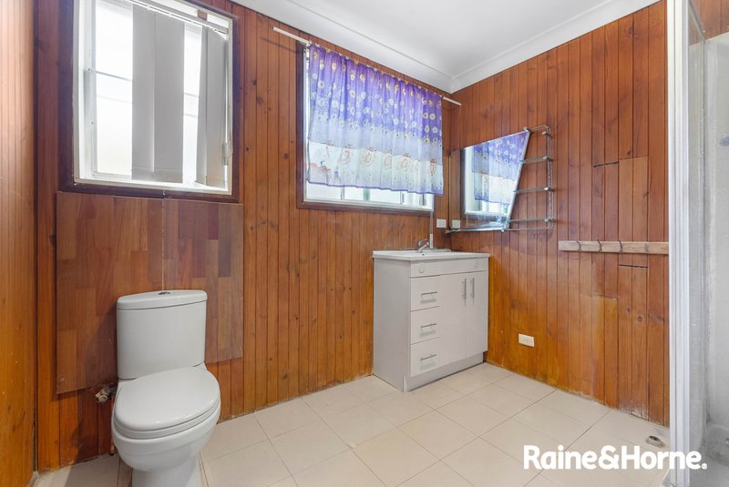 Photo - 22 Lawn Avenue, Bradbury NSW 2560 - Image 4