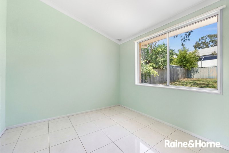 Photo - 22 Lawn Avenue, Bradbury NSW 2560 - Image 5
