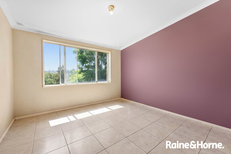 Photo - 22 Lawn Avenue, Bradbury NSW 2560 - Image 6