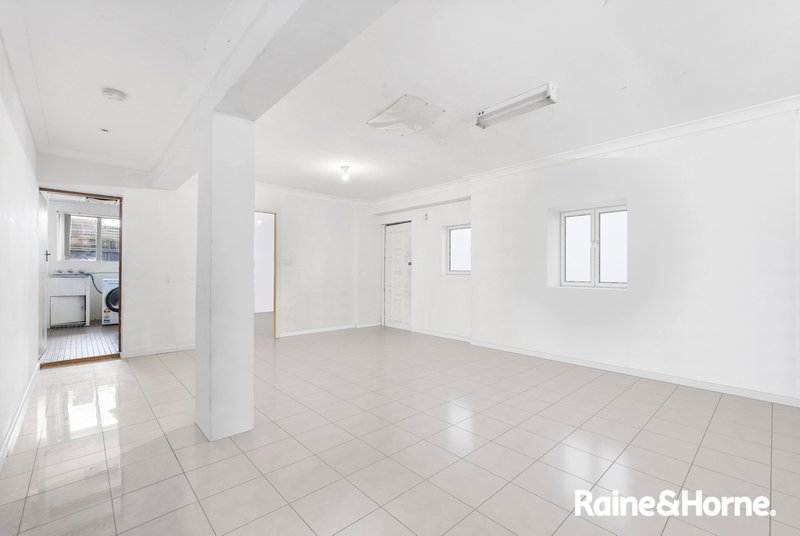 Photo - 22 Lawn Avenue, Bradbury NSW 2560 - Image 10