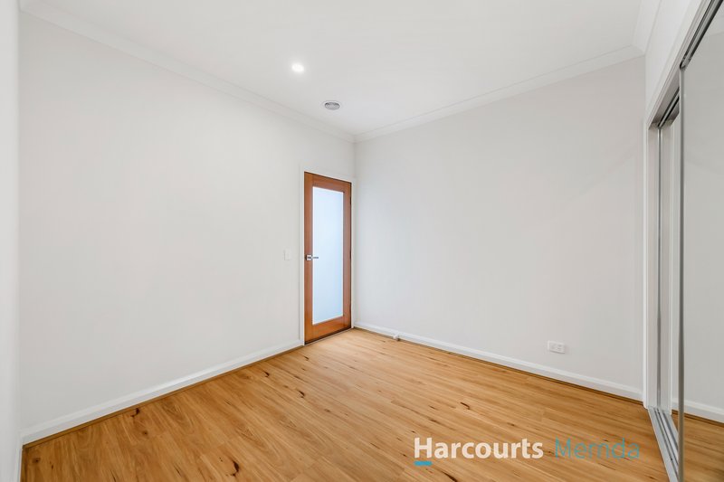 Photo - 22 Leafspring Road, Donnybrook VIC 3064 - Image 6