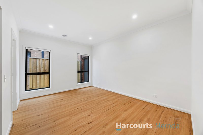 Photo - 22 Leafspring Road, Donnybrook VIC 3064 - Image 7