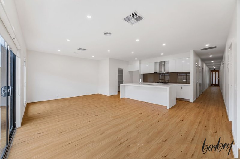 Photo - 22 Leafspring Road, Donnybrook VIC 3064 - Image 3
