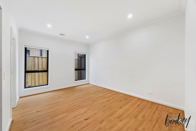 Photo - 22 Leafspring Road, Donnybrook VIC 3064 - Image 5
