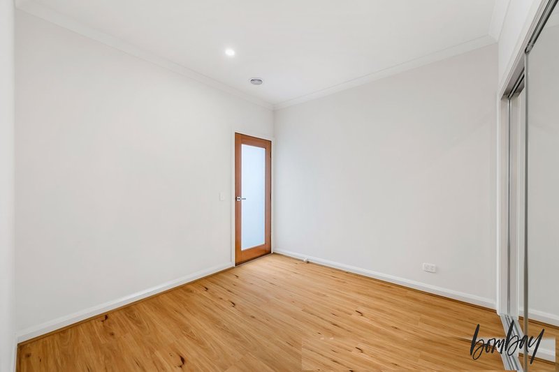 Photo - 22 Leafspring Road, Donnybrook VIC 3064 - Image 7