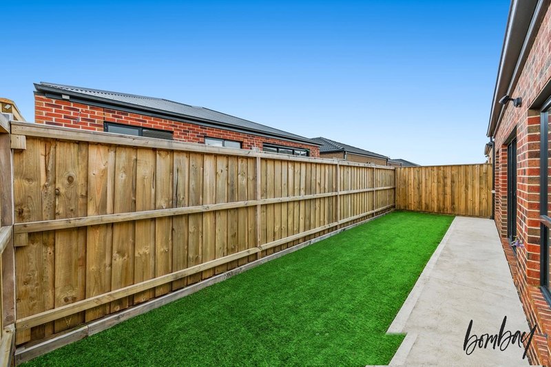 Photo - 22 Leafspring Road, Donnybrook VIC 3064 - Image 9
