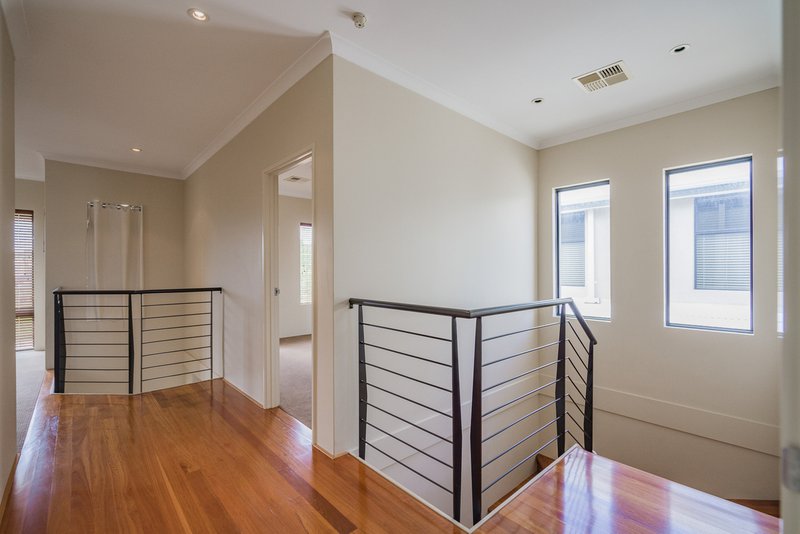 Photo - 22 Leschenault Boulevard, Lake Coogee WA 6166 - Image 9