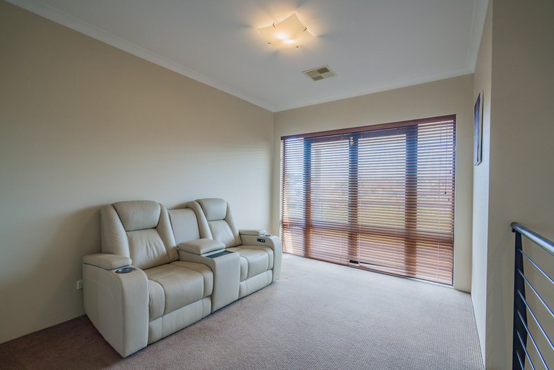 Photo - 22 Leschenault Boulevard, Lake Coogee WA 6166 - Image 11
