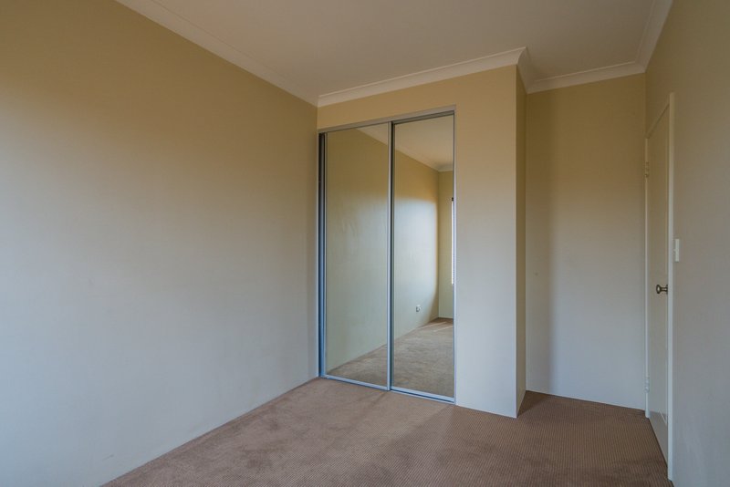 Photo - 22 Leschenault Boulevard, Lake Coogee WA 6166 - Image 13