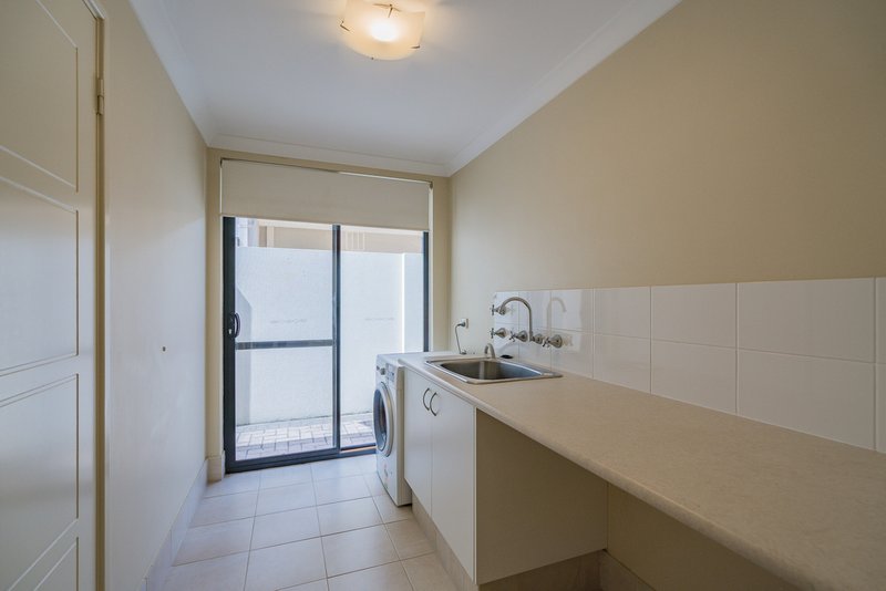 Photo - 22 Leschenault Boulevard, Lake Coogee WA 6166 - Image 15