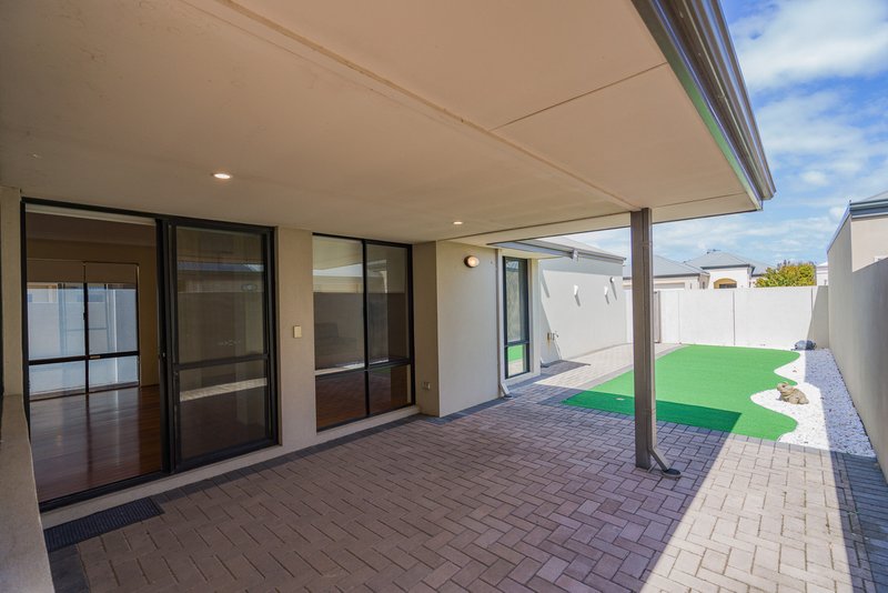 Photo - 22 Leschenault Boulevard, Lake Coogee WA 6166 - Image 17