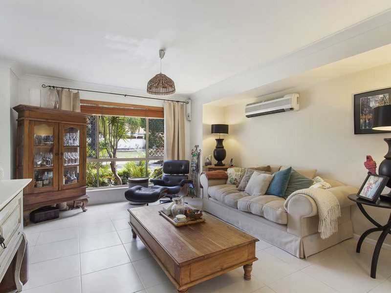 Photo - 22 Leviathan Drive, Mudgeeraba QLD 4213 - Image 3