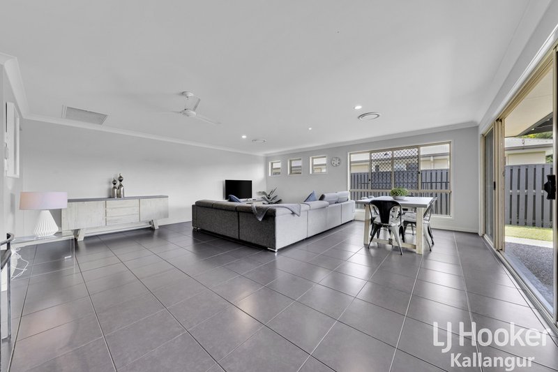 Photo - 22 Lilly Crescent, Kallangur QLD 4503 - Image 3