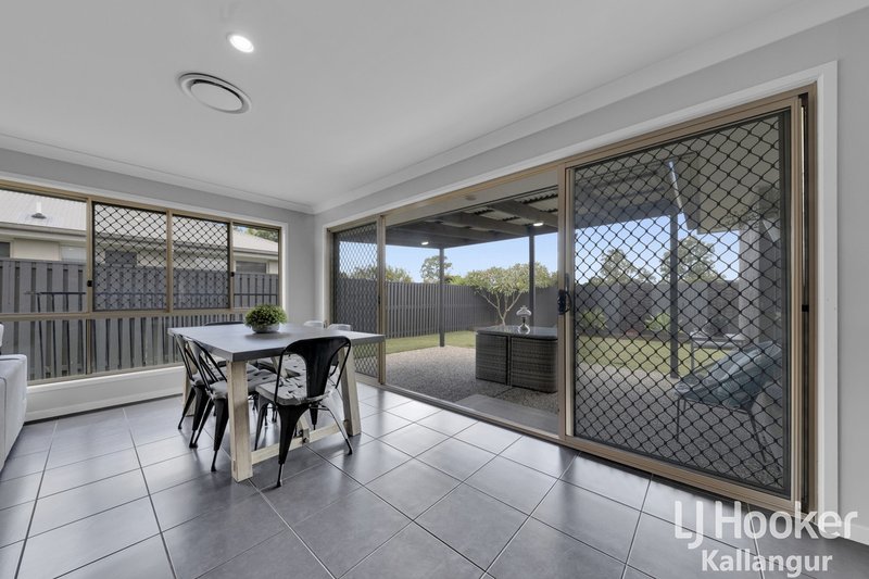 Photo - 22 Lilly Crescent, Kallangur QLD 4503 - Image 7