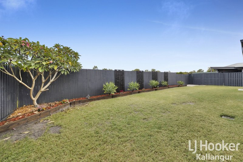 Photo - 22 Lilly Crescent, Kallangur QLD 4503 - Image 16