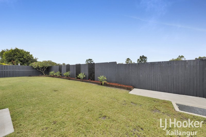 Photo - 22 Lilly Crescent, Kallangur QLD 4503 - Image 17