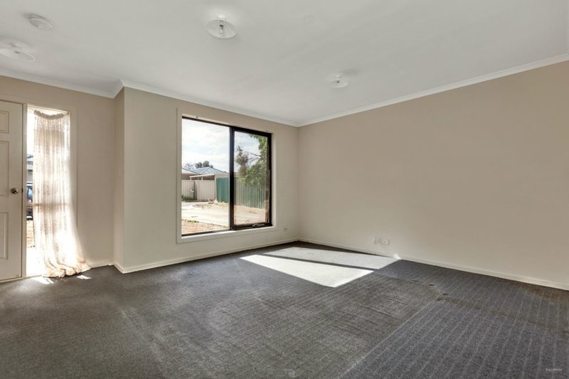 Photo - 22 Lime Court, Munno Para West SA 5115 - Image 2