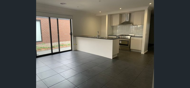 Photo - 22 Linacre Crescent, Melton South VIC 3338 - Image 2