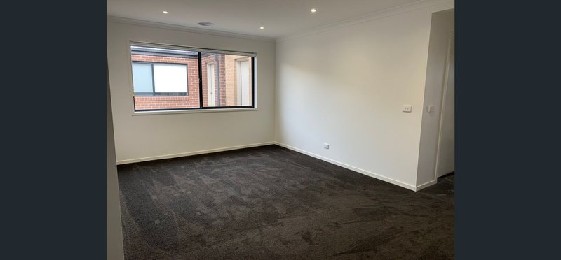 Photo - 22 Linacre Crescent, Melton South VIC 3338 - Image 6