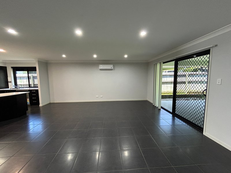 Photo - 22 Livingstone Court, North Lakes QLD 4509 - Image 13