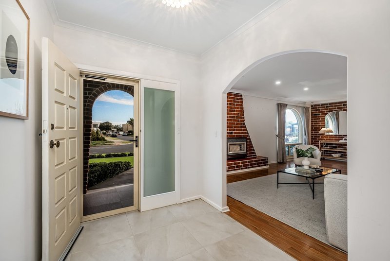 Photo - 22 Lochside Drive, West Lakes SA 5021 - Image 2
