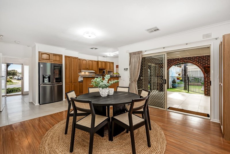 Photo - 22 Lochside Drive, West Lakes SA 5021 - Image 7