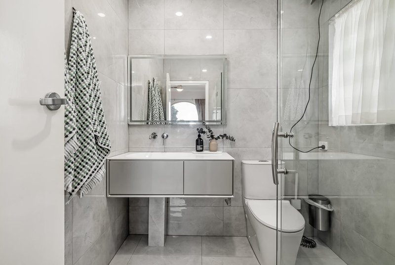 Photo - 22 Lochside Drive, West Lakes SA 5021 - Image 9