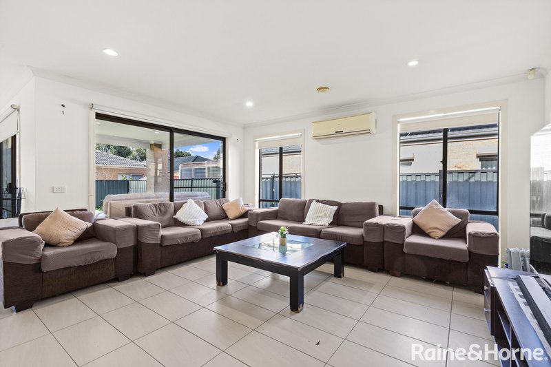 Photo - 22 Lombard Street, Roxburgh Park VIC 3064 - Image 2