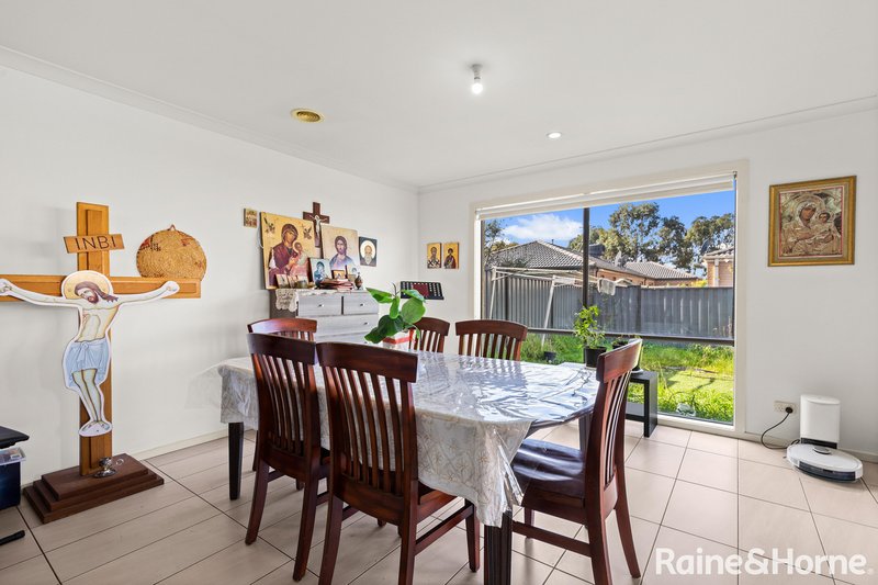 Photo - 22 Lombard Street, Roxburgh Park VIC 3064 - Image 3